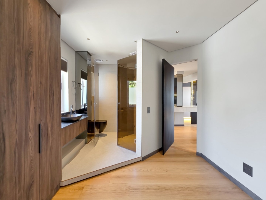 2 Bedroom Property for Sale in Sea Point Western Cape